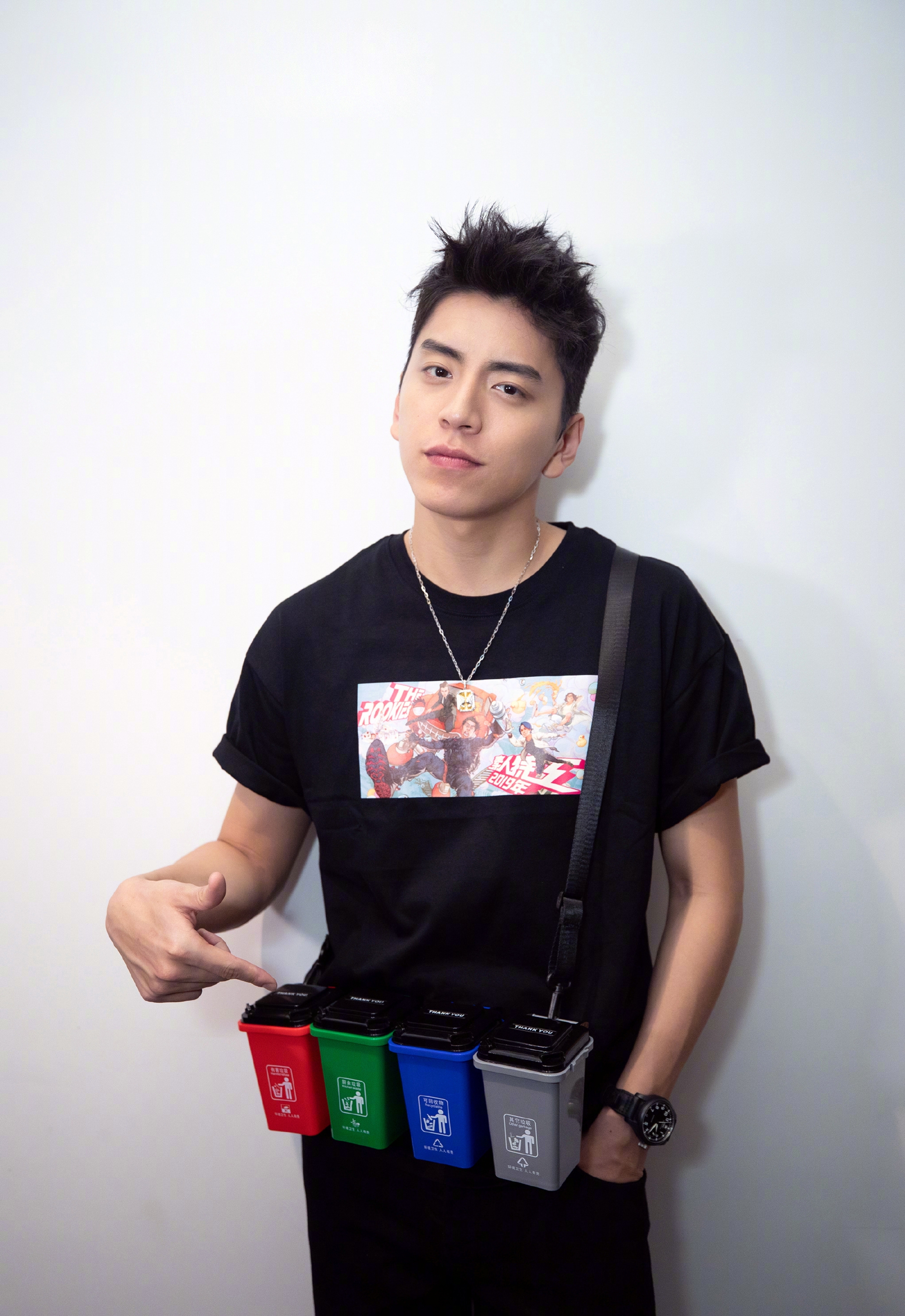 没想到饰演渤王殿下的王大陆现实生活中竟然那么帅气