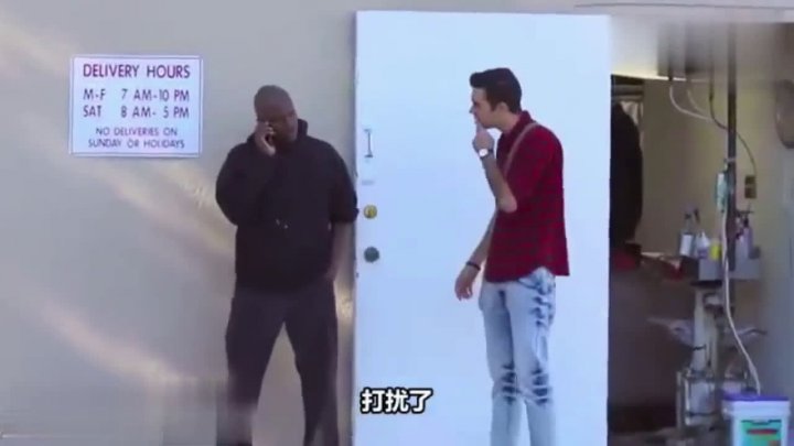 恶搞路人追电梯视频，恶搞路人追电梯视频大全