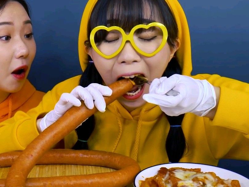 吃别人食物恶搞被打视频，吃别人食物恶搞被打视频大全