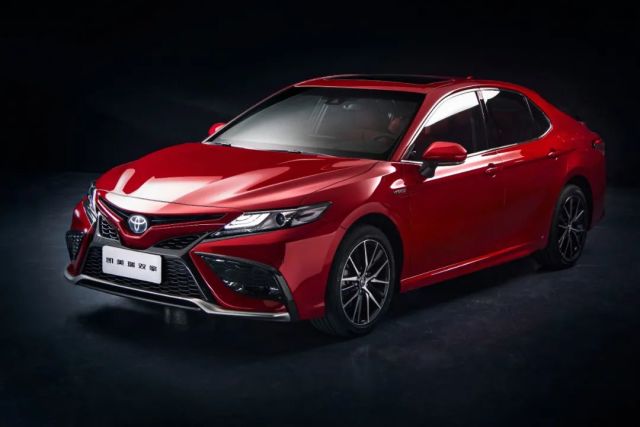 丰田凯美瑞红色2015款图片(丰田凯美瑞红色2015款图片及价格)