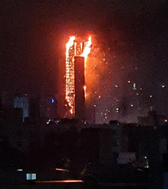 韩国蔚山33层大楼烧成超大火柱骇人画面曝光
