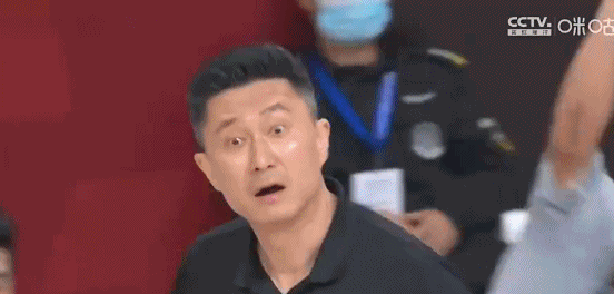 阿日真的太惨了 几乎每场都得被杜指导爆粗 死亡凝视 但比较欣慰的是