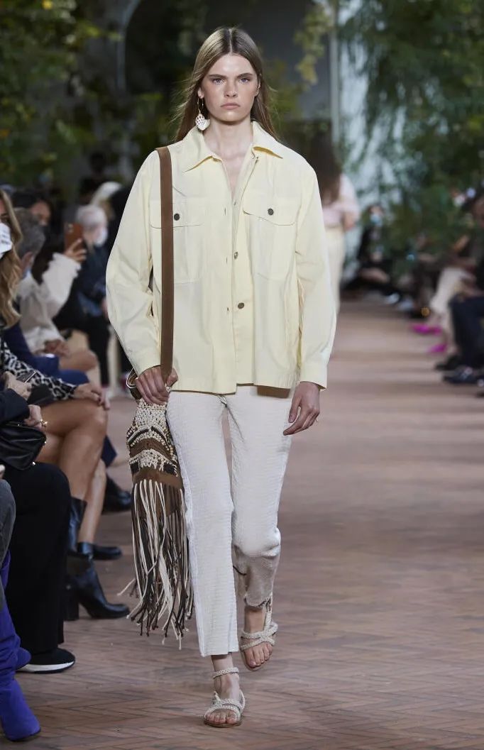 2021服装流行色趋势,2021年服装流行款式 2021秋冬女装流行色趋势