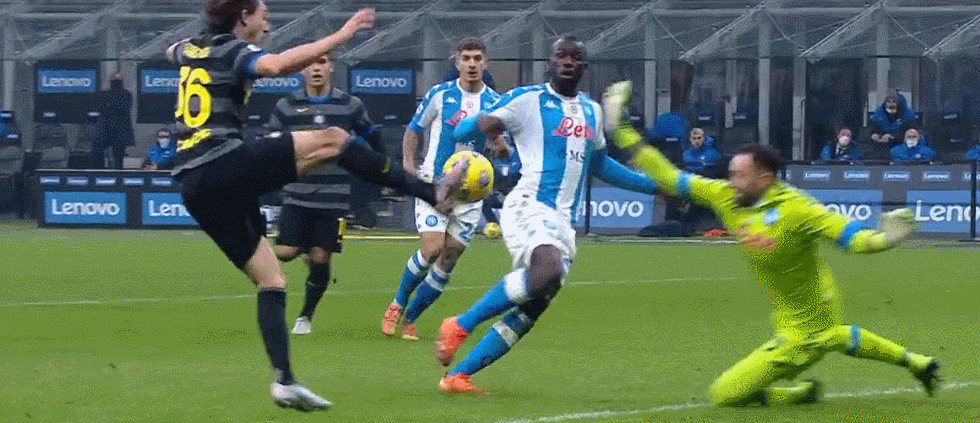 意甲国米联赛五连胜10击败那不勒斯卢卡库破门因西涅染红