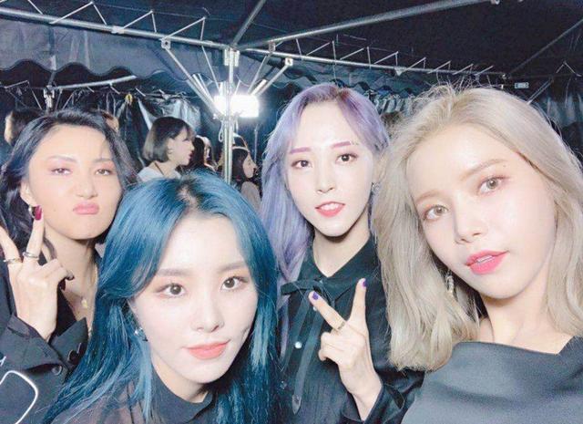 mv支离破碎,四人造型