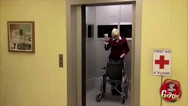 电梯箱子恶搞视频，电梯箱子恶搞视频大全