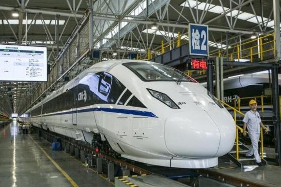 I worked hard to get into the "iron rice bowl" job, but I wanted to