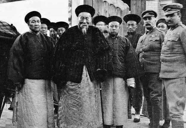 慈禧第一次看到灯泡时说了一句无知的话此话令李鸿章哭笑不得