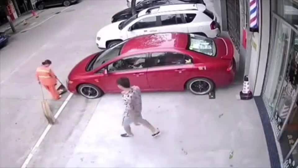 蹭车恶搞视频，蹭车恶搞视频大全