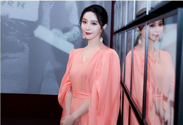 39岁范冰冰也是粉嫩