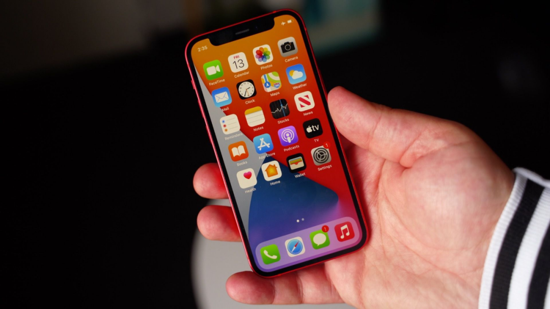 iphone11外观,iphone11听筒 12,而让我对iphone 12印象最深刻的还是外观