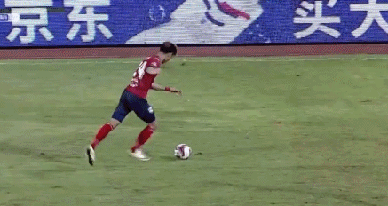 37岁恒大旧将神了!中甲连3场进球救主,终场前1倒钩再创奇迹