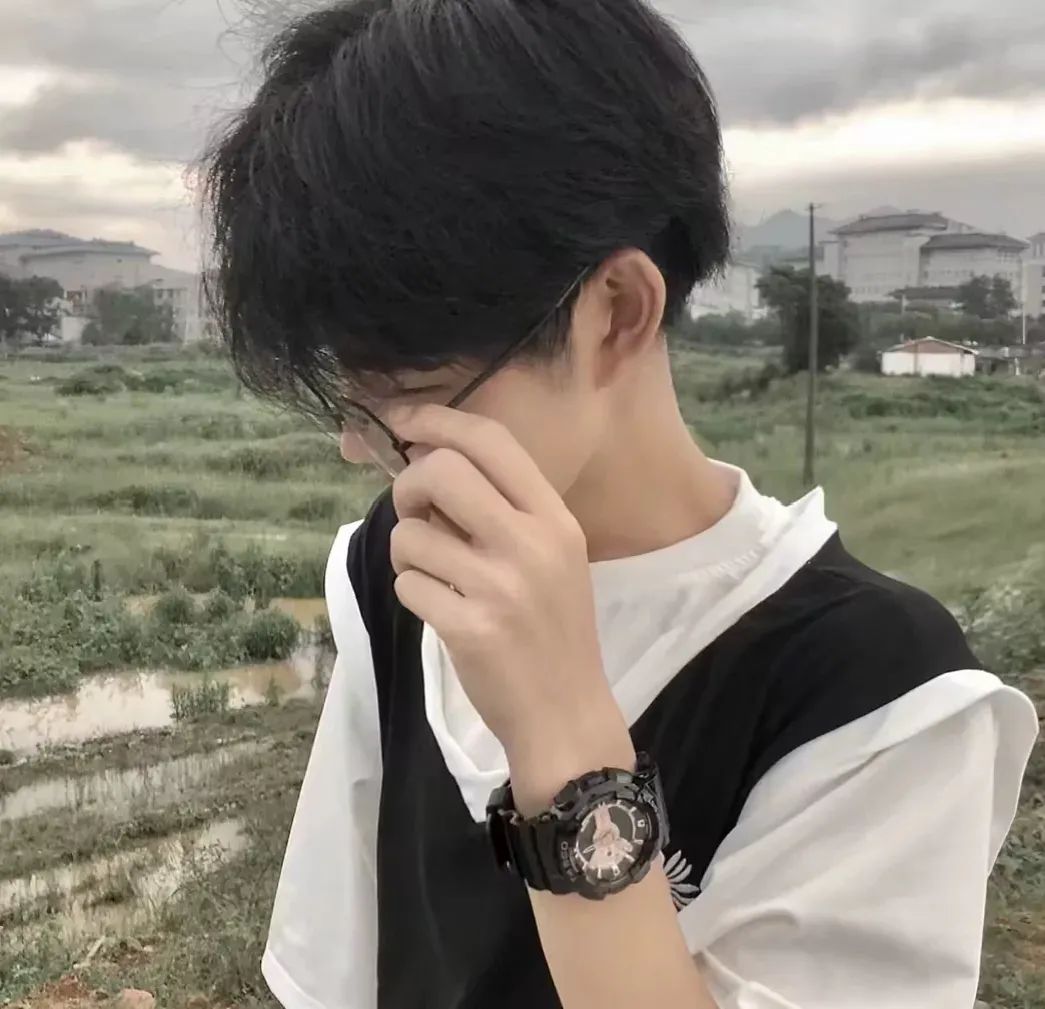 男生头像:1129阳光少年霸气男生头像