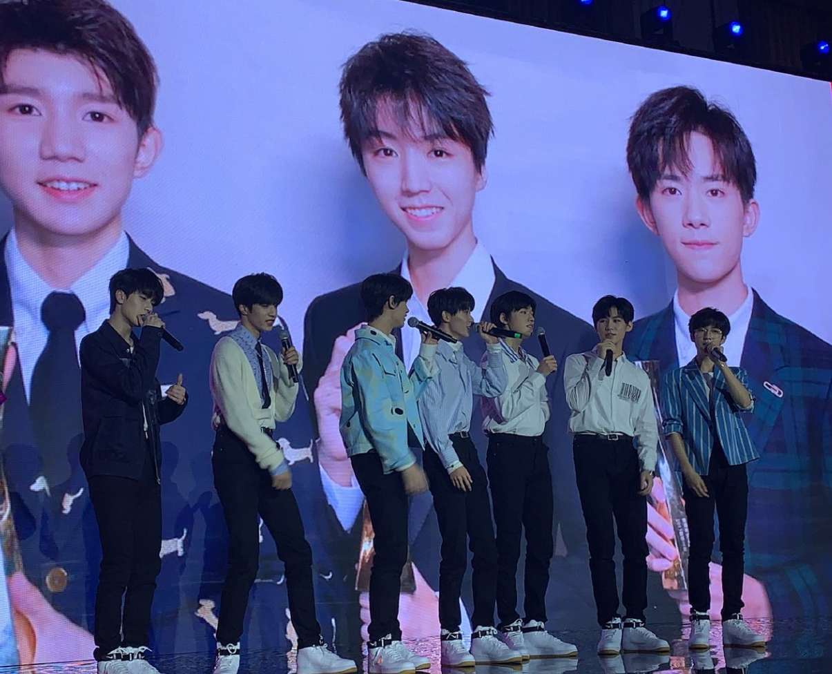 时代少年团和tfboys,TFBOYS和TNT的合照 时代少年团新团综,每期邀前辈,tfboys名字出现在招商现场
