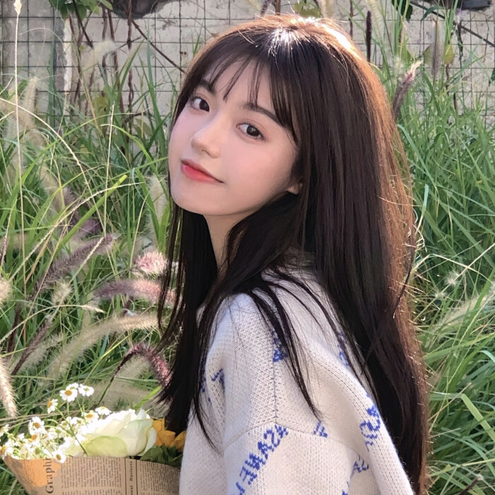 沙雕,可爱真人女生头像·只有我知道你穿着小熊袜子