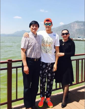 孙杨背后的妈妈:从成功梯子到