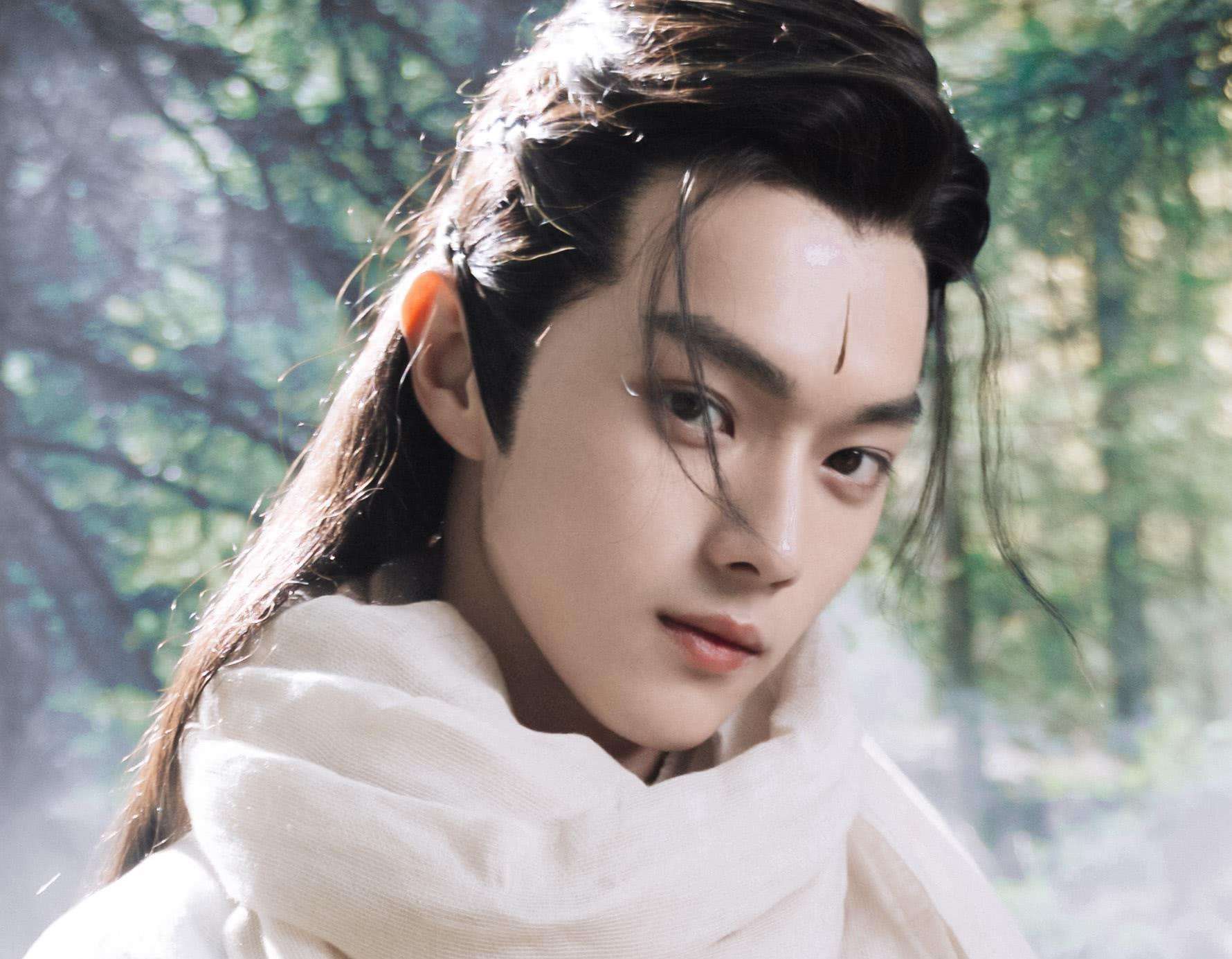 许凯小时候照片曝光 颜值让人路转粉 撞脸柏原崇不可小觑 看点快报