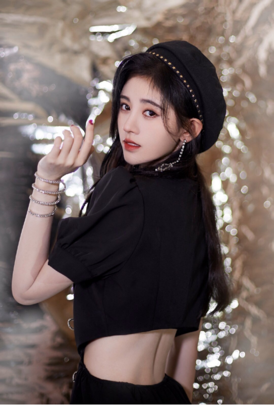 鞠婧祎穿纱裙也太美了吧,跟她的复古风穿搭比起来,还是差了点味