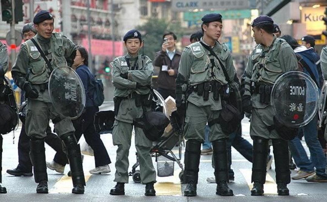 香港警察队伍的蓝帽子部队训练有素 到底是什么队伍 天天要闻