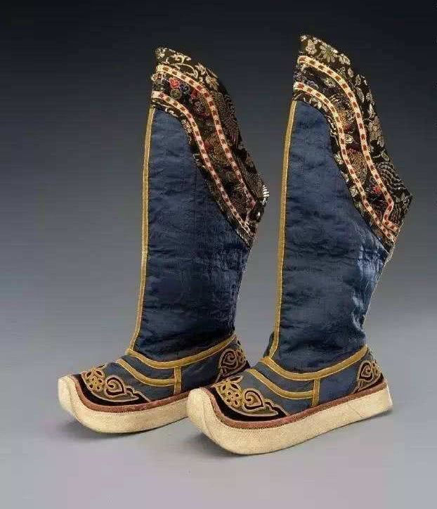 我国古代的鞋子为什么鞋头大都上翘?上面体现了古人的