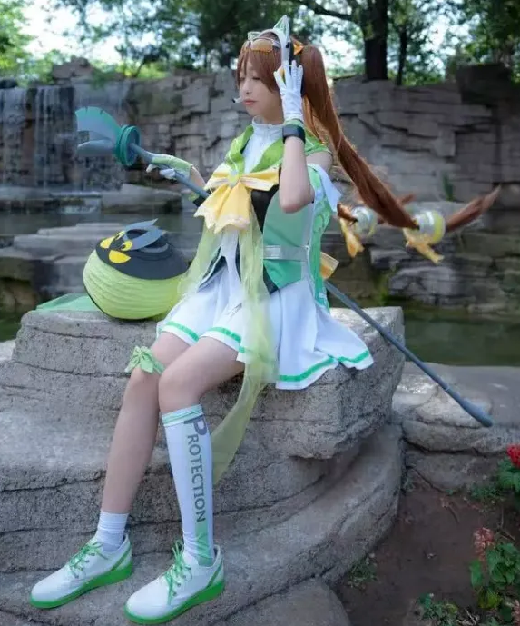 15岁小姐姐cos大乔走红全网,腿比李白的剑还长,网友:这谁吃得消?