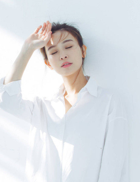 海玲精美壁纸 一件白衬衫穿出高级感 气质清新时尚 看点快报