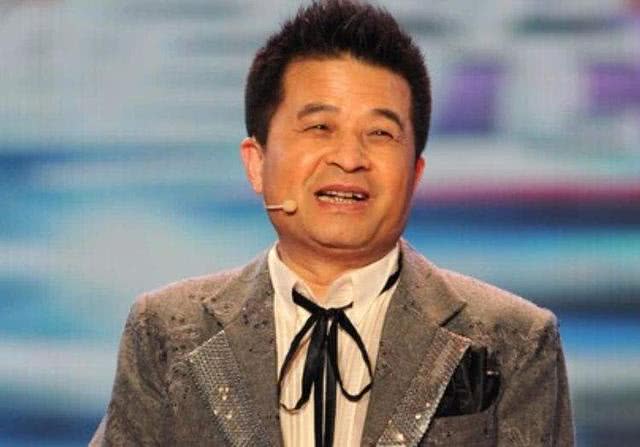 2015年,毕福剑酒桌说错一句话被封杀,5年过去了,他现状如何?