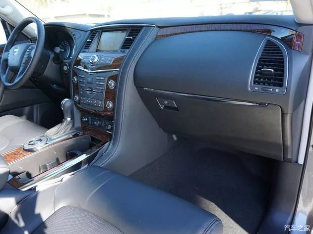 日产途乐,水泥灰,大气上档次