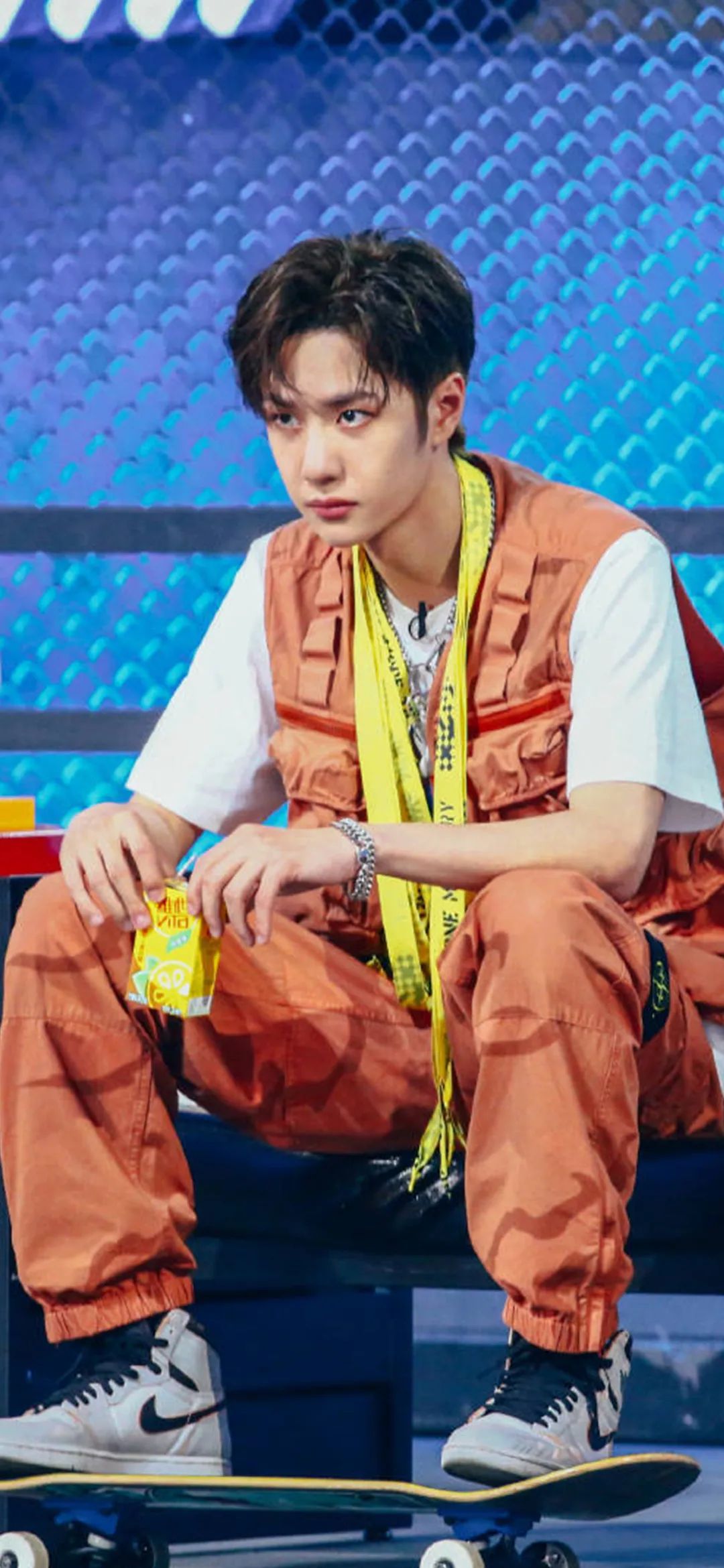 明星壁纸王一博是耶啵啊