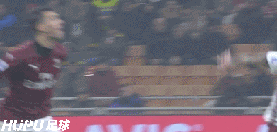 博纳文图拉脚后跟传球,凯西禁区内倒地,主裁判未予判罚点球