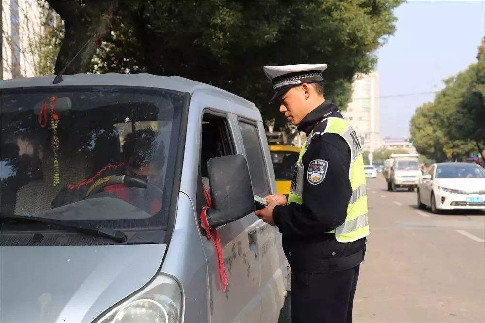 电子警察开始工作 开车系安全带也会被扣2分 罚款50元 望周知 看点快报