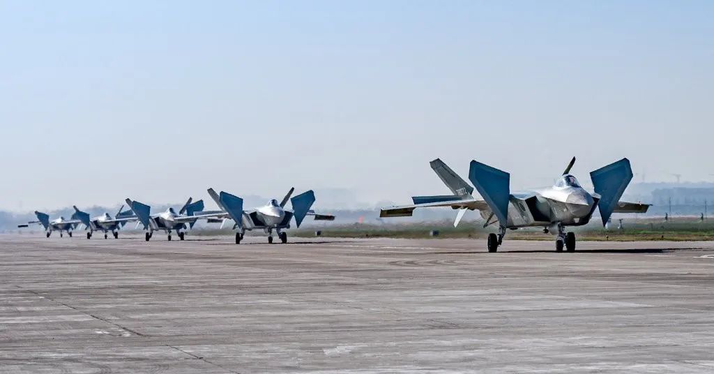 歼20重返高原机场,印度空军偃旗息鼓,阵风战机不敢出动了