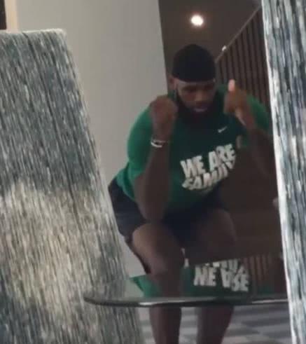 詹皇緊急道歉！他觸碰美國社會頭號禁區，趕緊聲明不是故意的！-黑特籃球-NBA新聞影音圖片分享社區