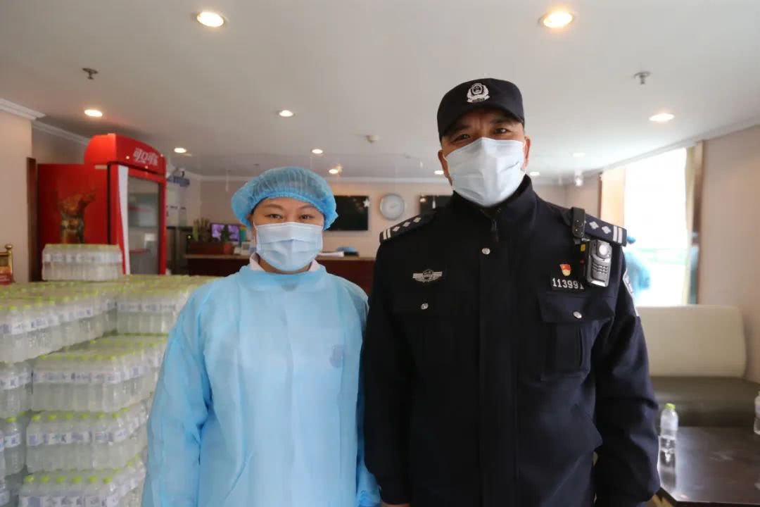 10小时的幸福,警察护士夫妻档防控一线岗位上相遇