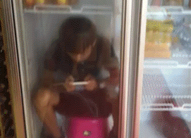 搞笑内涵段子:天气太热了,我得去冰箱躲一躲!