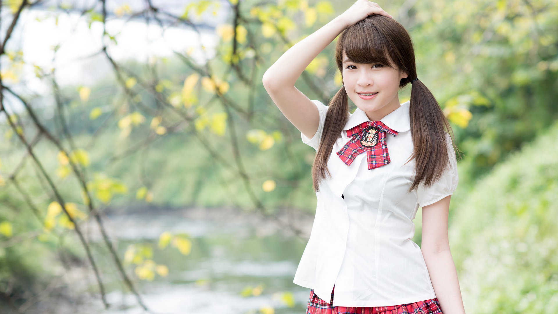 可爱美女校花高清宽屏壁纸