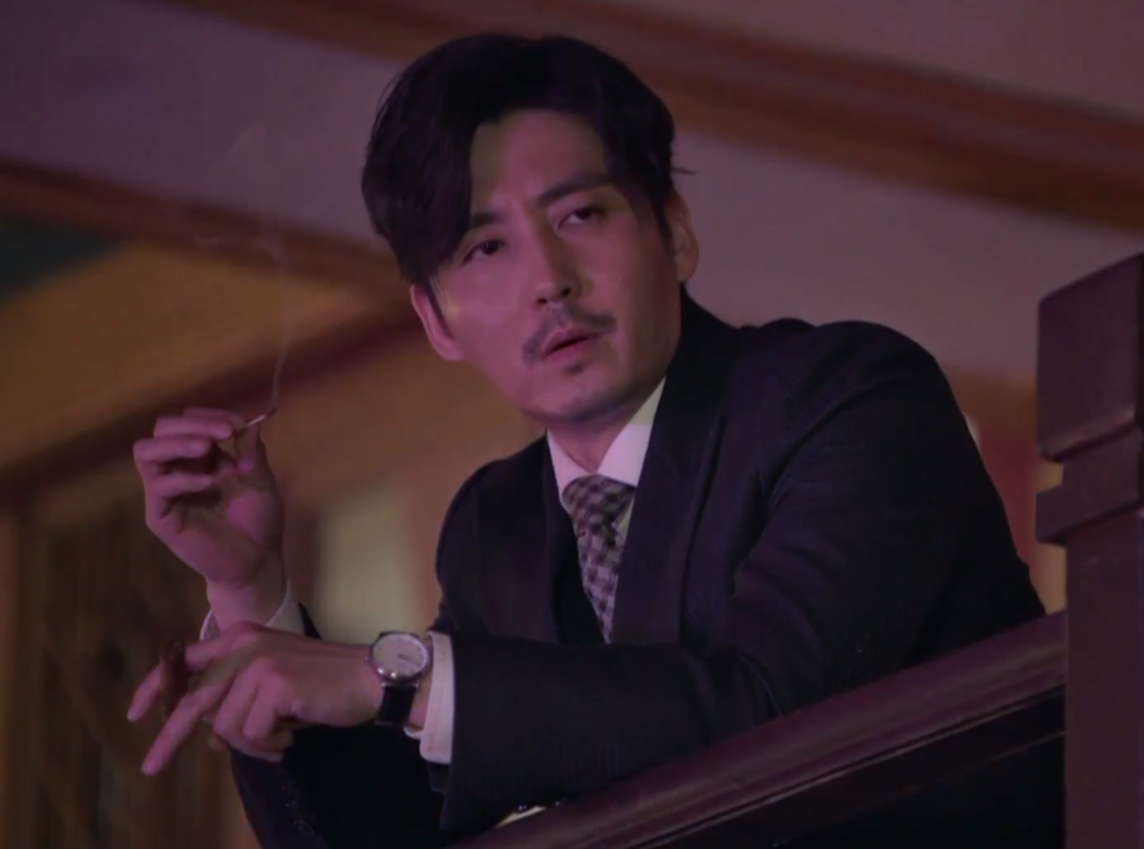 《麻雀》里李易峰和张鲁一的角色,既是立场不同的仇敌,又是一