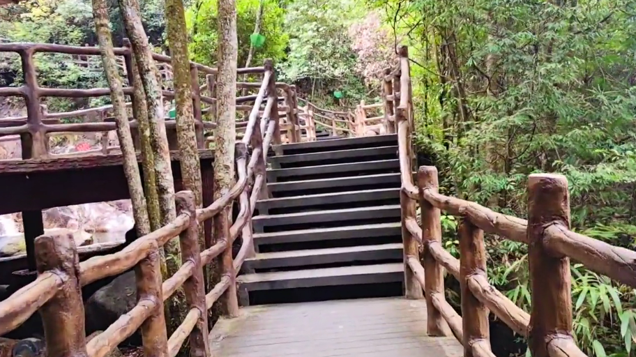 湖南郴州新建猴王寨,绿水青山瀑布成片,不见古寨不见猴