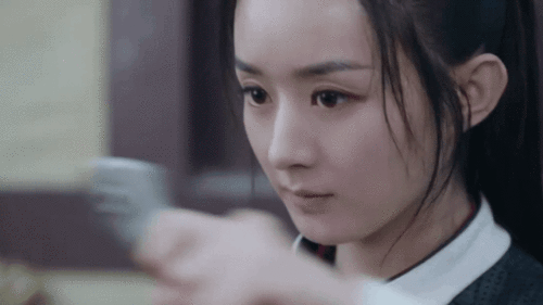 《有翡》开播,王一博抱赵丽颖转圈太甜,运费cp合体,弹幕