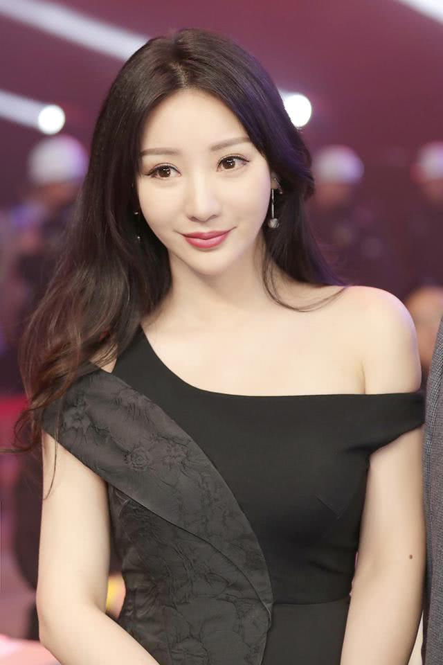 39岁柳岩获影后,这个被