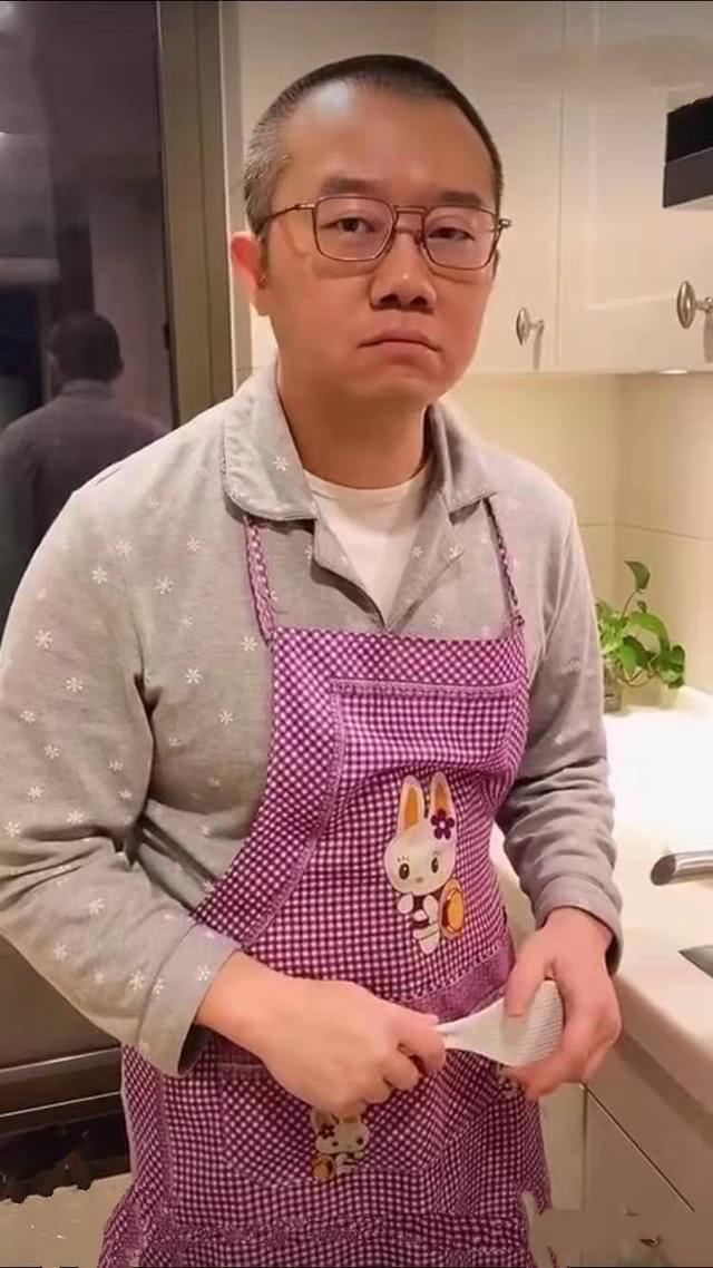 涂磊,条纹毛衣