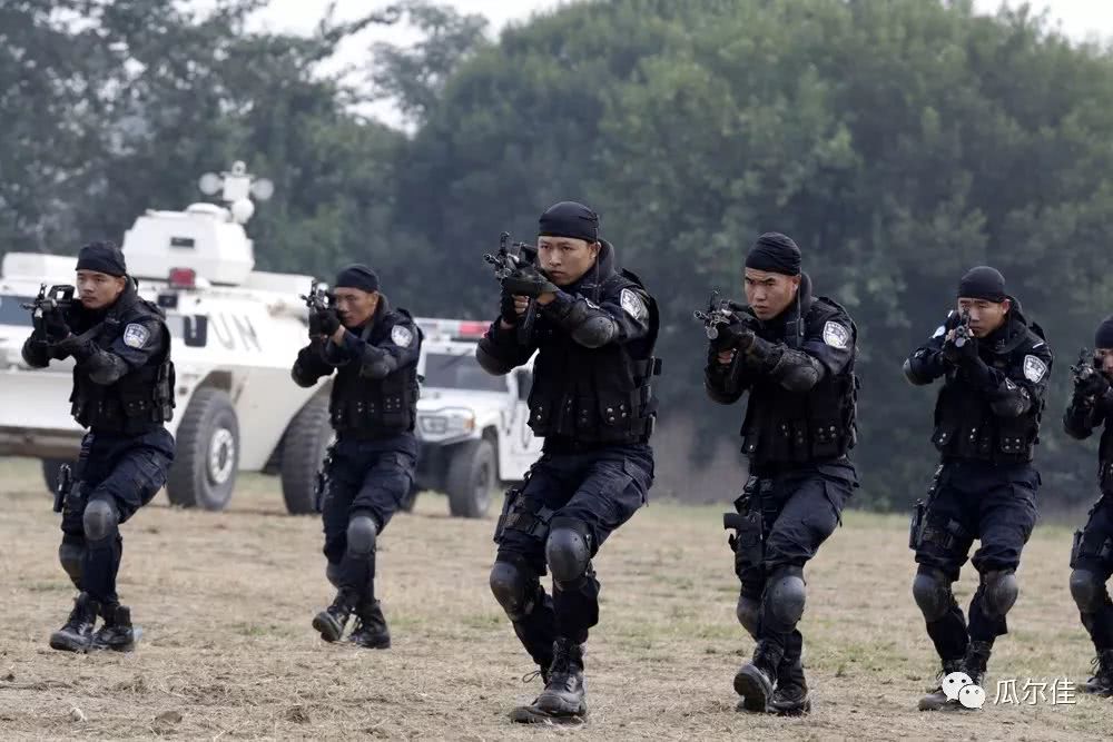 民警正常执法被停职 调查此事的 专班 咋回事儿 看点快报