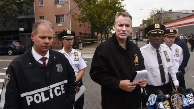 纽约警力伤亡逼近911 确诊超2700例 死亡20人 7096人病倒 看点快报