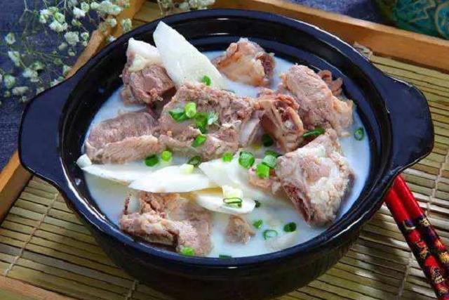炖排骨汤,这3味料千万别放,不仅不能去腥,味道也会很差劲!