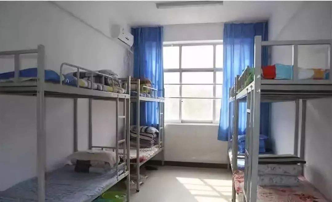 很多专科宿舍都会装空调,反倒难考的985没有,原因很现实