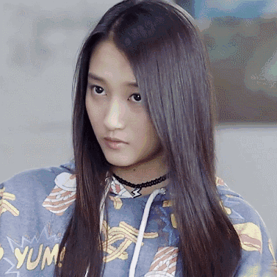 关晓彤穿婚纱照真迷人,前短后长设计感十足,大长腿超抢镜