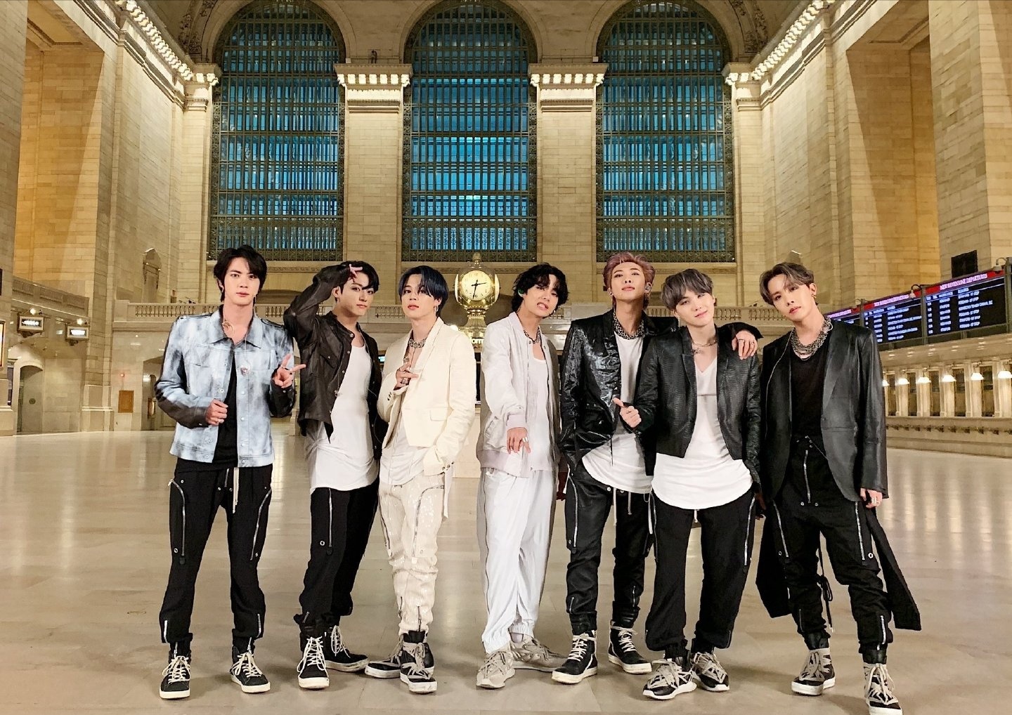 Bts携新专回归 当天刷新三项记录 看点快报