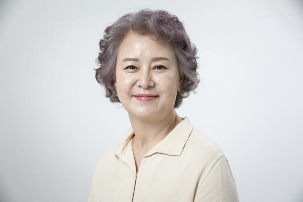 适合五六十岁女士发型,40一50岁圆脸发型短发 发型,短发,减龄,卷发,头发,盖耳,刘海