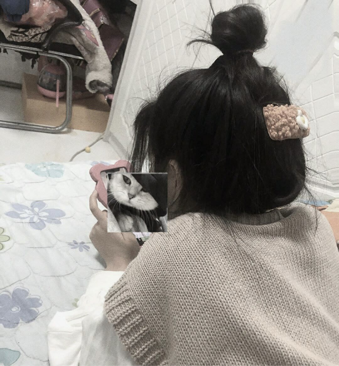 ins风格女生头像:小孩都知道买糖给喜欢的人,你怎么就