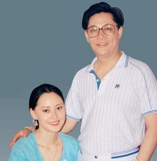 她是90年代女神,嫁给大21岁老公,丈夫患病后却选择离婚远走国外